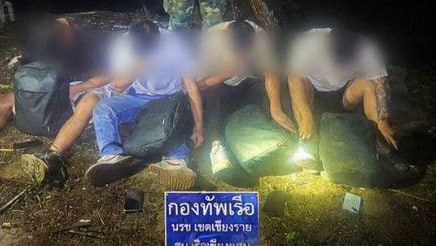 泰国新闻 泰国湄公河边抓到4名中国人 深夜偷渡上岸,包里装着约50部手机