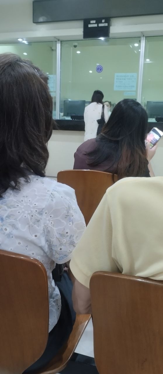 在菲的中国人，没有护照的就可以自己去补护照，才950披索，下载一个中国领事app提交资料，半个月就可以下证了，不要再被旅行社的人🈹韭菜了，还有的旅行社很恶心，恶意诽谤，惹他们不开心了，说什么把个人信息给警察局，去他🐴的，真是狗逼这种人都有，谁敢给他们旅行社办理业务，迟早倒闭，我现在没枪，不要把我逼急了，不然放个炸弹，把你们店铺炸了，十万个艹你🐴，具体什么旅行社，我就不公开了