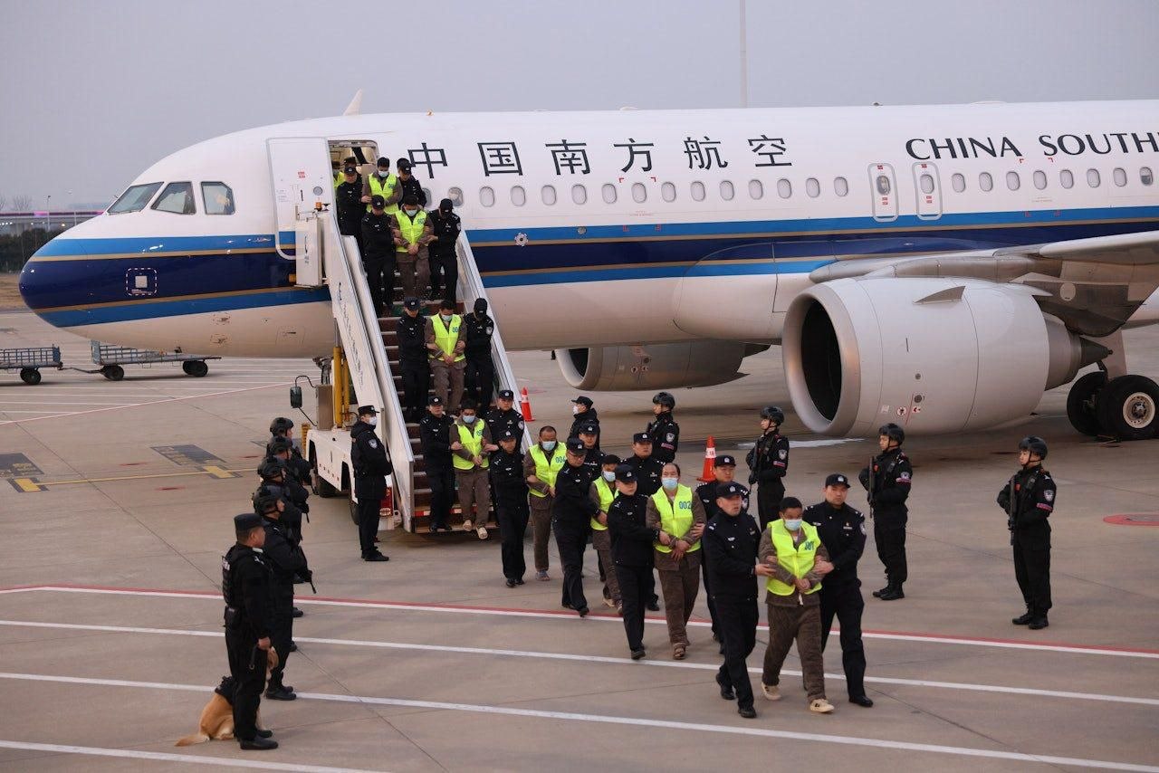 中国警方海外追逃再升 880多名外逃经济犯罪嫌犯落网,38名“红通”人员被抓