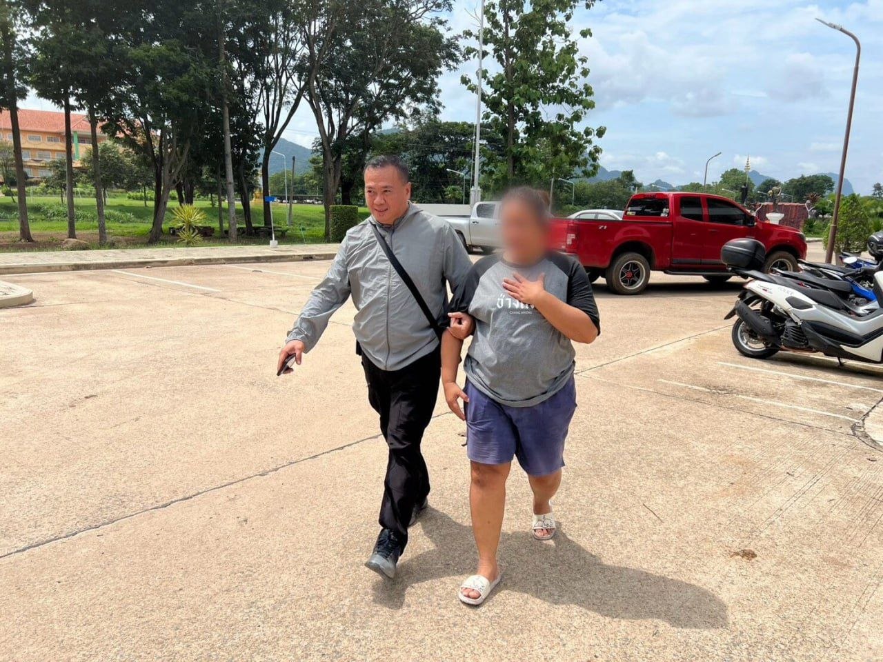 泰国新闻 月薪1万泰铢加密货币,两个泰国大妈帮中国老板装“SIM卡盒”,骗走1.2亿‼️